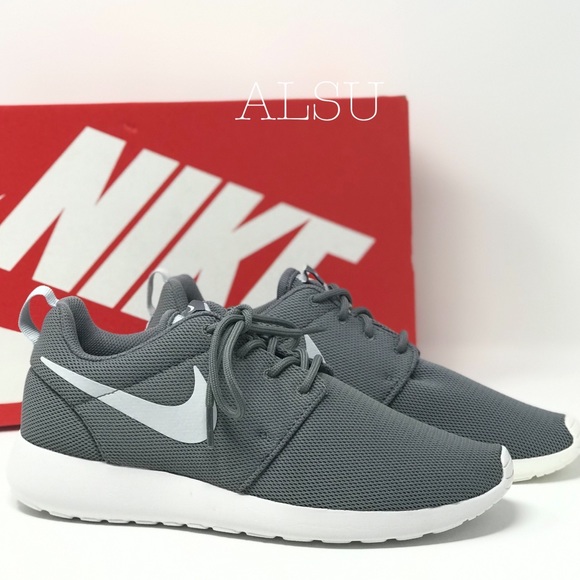 NWT Nike Roshe One Cool Grey W AUTHENTIC - Picture 2 of 7